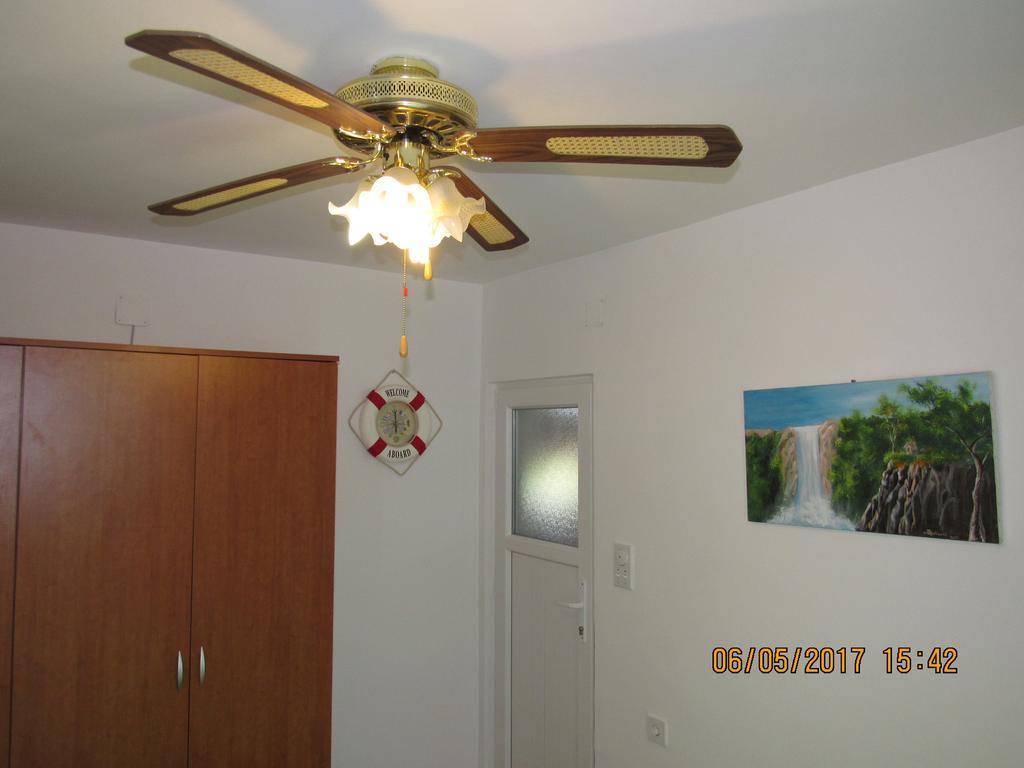 Guest House Vanessa Supetar Εξωτερικό φωτογραφία