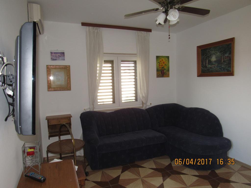 Guest House Vanessa Supetar Εξωτερικό φωτογραφία